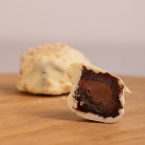 Datiles MEDJOUL rellenos con DdL con cobertura de Choco Blanco y Nuez